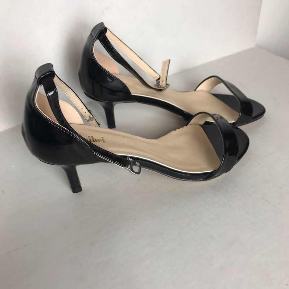 Zbeibei Black patent leather sandals Size 8